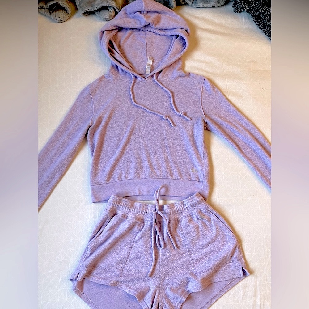 Alo Yoga Daze matching lounge short & sweater set